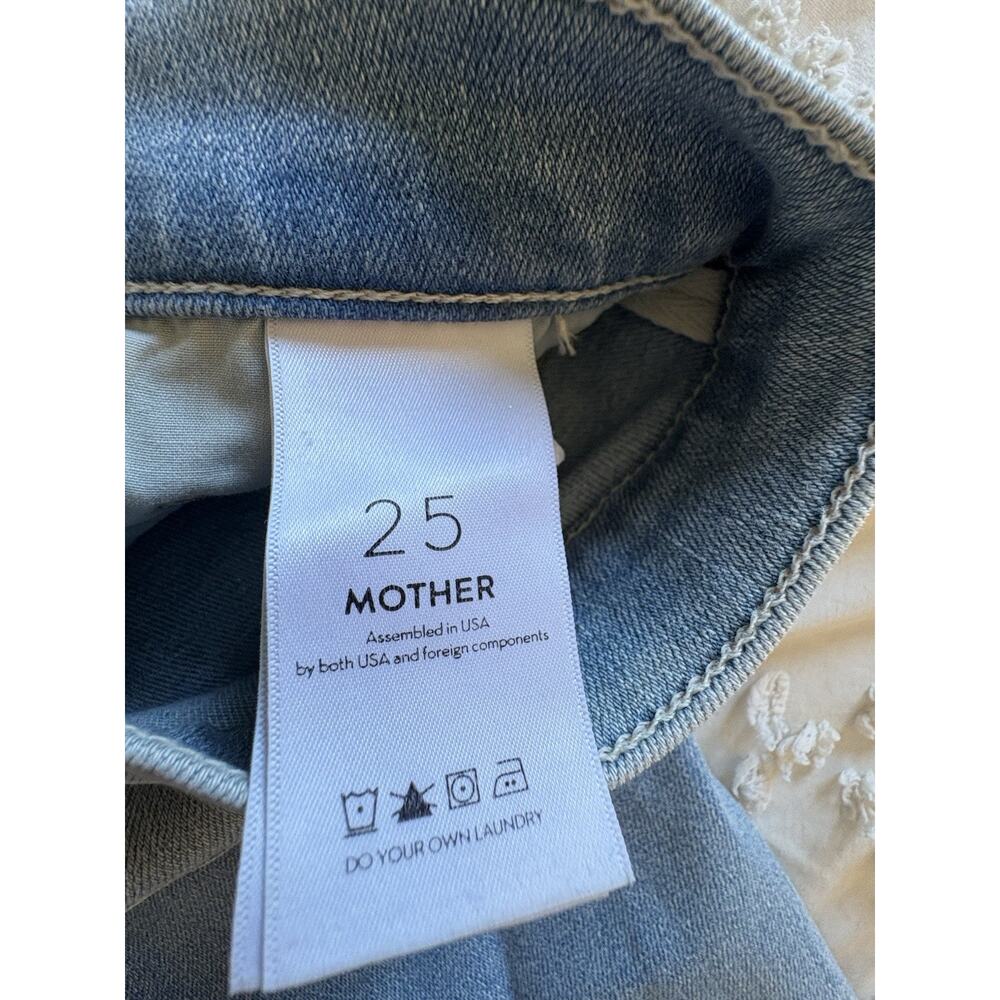 MOTHER The Weekender Fray Jeans Size 25 Swimming Pool Sunday Raw Hem Flare - Picture 9 of 13